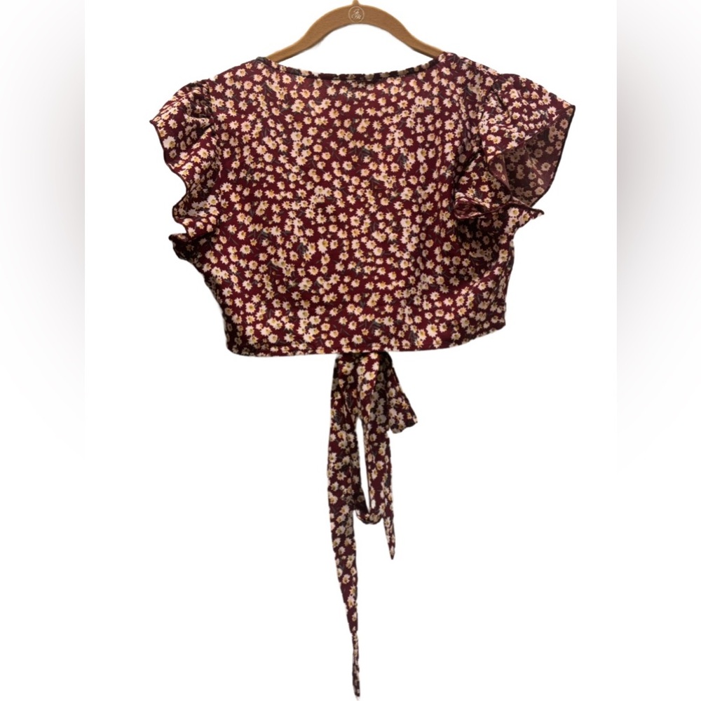 SHEIN Two Piece “Ditsy” Floral Matching outfit. Knot tie crop top & ruffle skirt - Picture 3 of 10